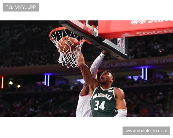 米德尔顿借字母哥挡拆无球拉开防守，三分效率回升